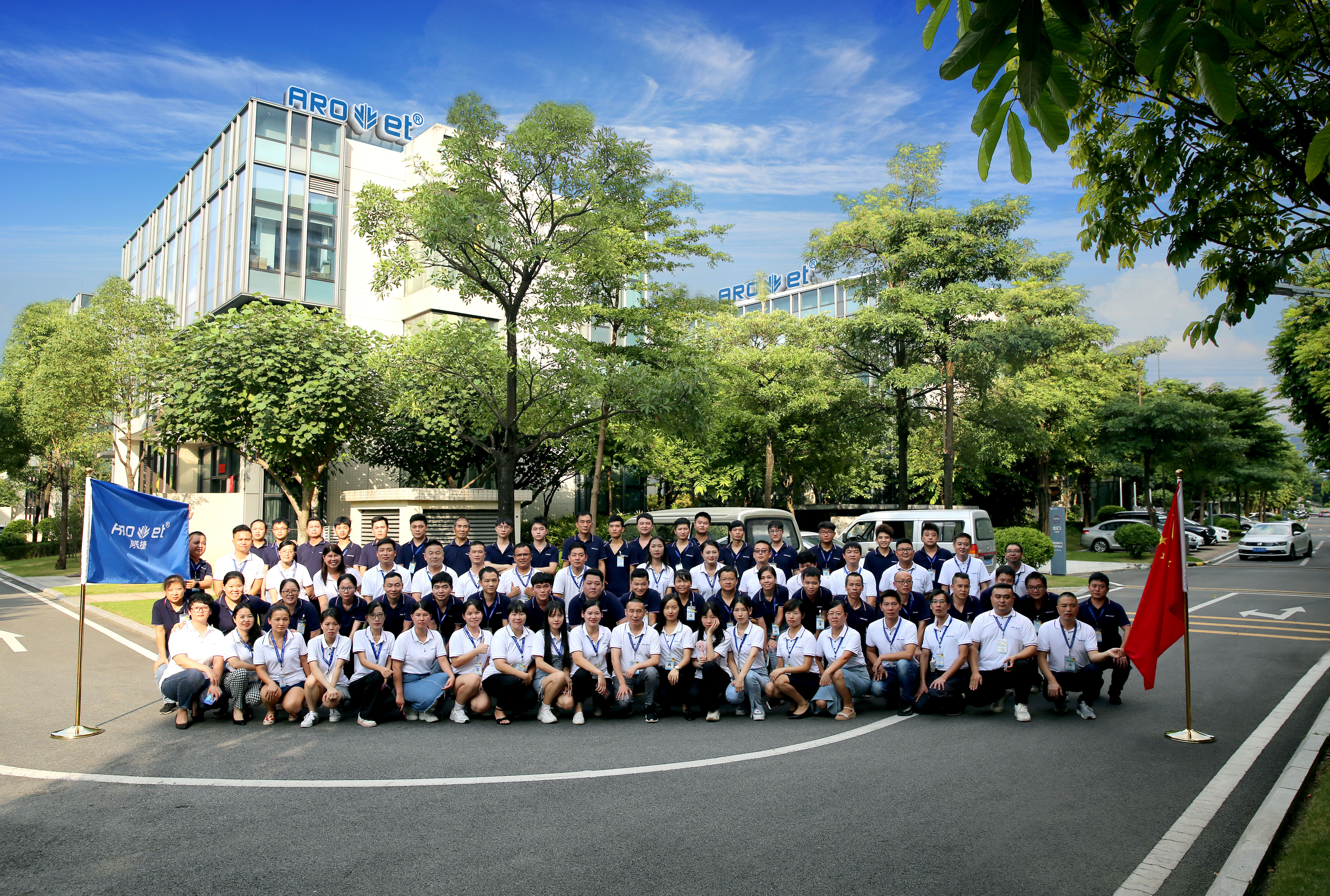 Z6尊龙凯时整个家人合影拍照